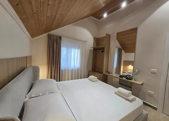 Floor * Τίρανα